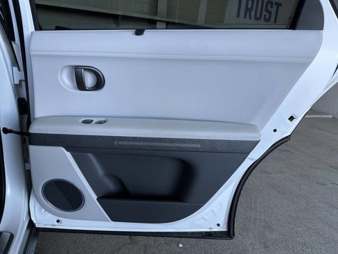 Used 2025 Hyundai Ioniq 5 Limited image 17