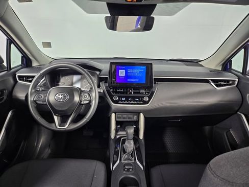 Used 2025 Toyota Corolla Cross LE FWD image 24
