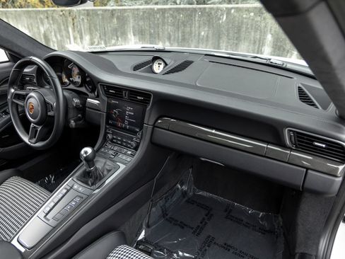 Certified 2018 Porsche 911 GT3 RWD image 47