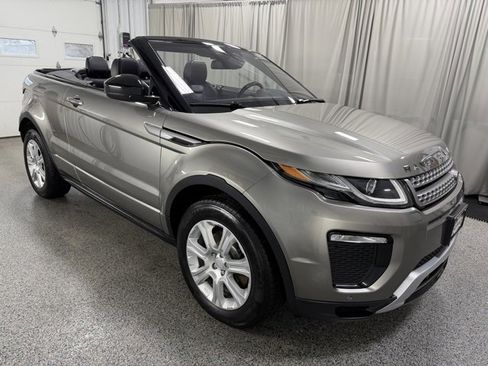 Used 2019 Land Rover Range Rover Evoque SE Dynamic image 2