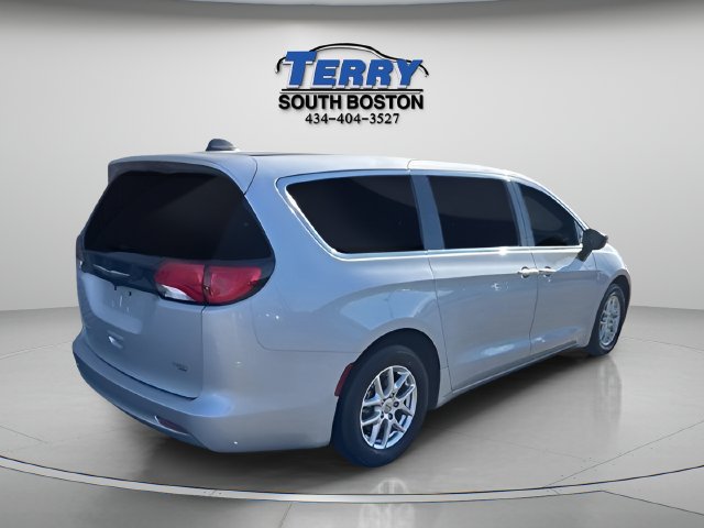 Used 2024 Chrysler Voyager LX FWD image 7