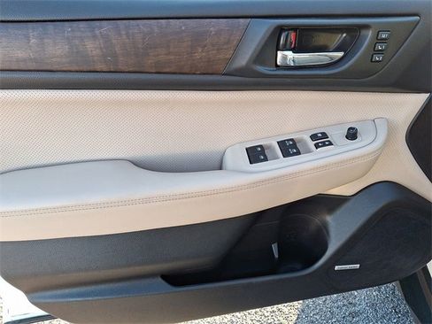 Used 2017 Subaru Outback 3.6R Limited image 12