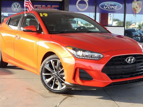 Used 2019 Hyundai Veloster 2.0 Premium FWD image 2