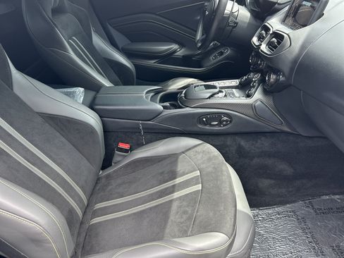 Used 2023 Aston Martin V8 Vantage Coupe RWD image 23