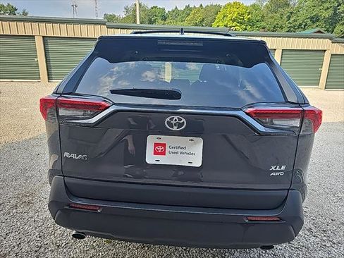 Used 2021 Toyota RAV4 XLE w/ Convenience Package AWD/4WD image 4