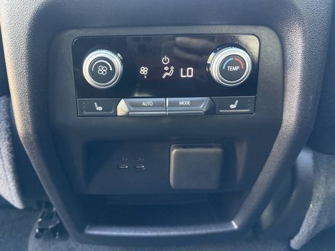Used 2026 GMC Acadia Elevation w/ Elevation Premium Package AWD/4WD image 16