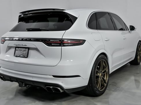 Used 2019 Porsche Cayenne Turbo image 12