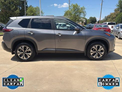 Used 2023 Nissan Rogue SV FWD image 2