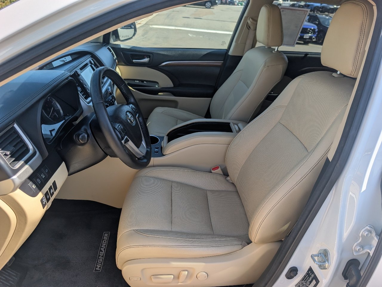 Used 2017 Toyota Highlander Limited Platinum FWD image 2