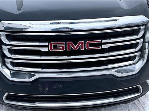 Used 2023 GMC Acadia SLT image 32