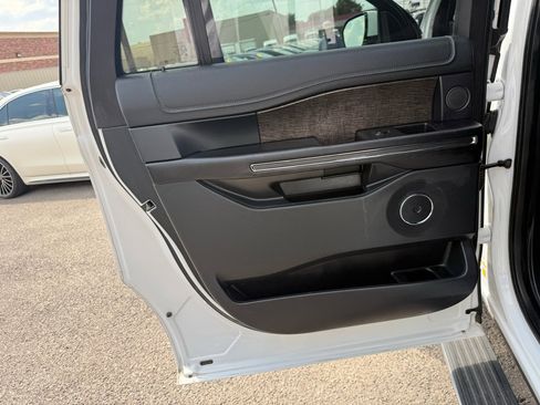 Used 2019 Ford Expedition Max Limited image 16