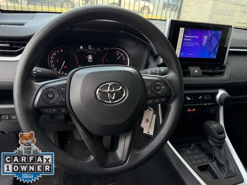 Used 2025 Toyota RAV4 LE AWD/4WD image 10