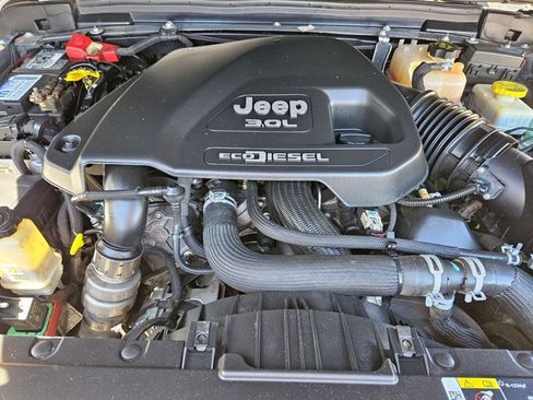 Used 2021 Jeep Wrangler Unlimited Sport AWD/4WD image 28