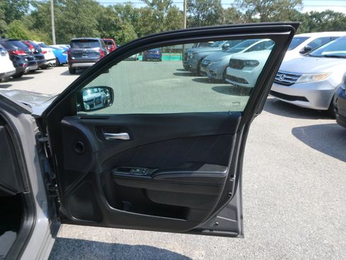 Used 2019 Dodge Charger SXT w/ Blacktop Package RWD image 23