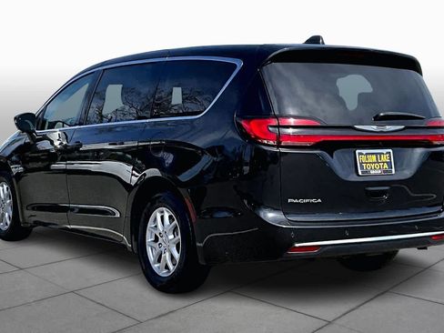 Used 2024 Chrysler Pacifica Touring-L image 11