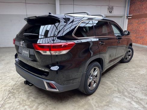 Used 2019 Toyota Highlander AWD V6 image 5