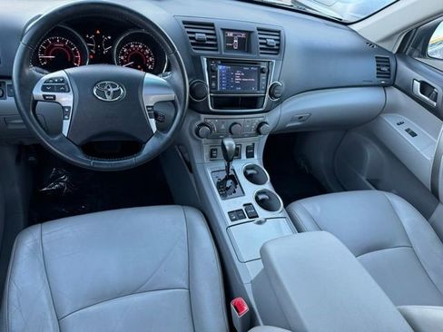 Used 2013 Toyota Highlander SE image 10