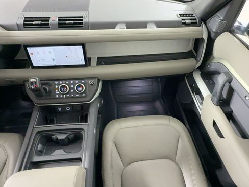 Used 2023 Land Rover Defender 110 SE image 27