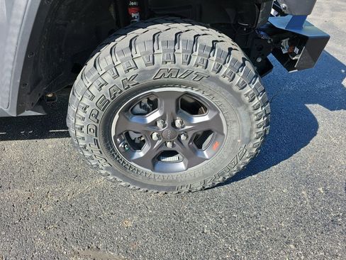 Used 2020 Jeep Gladiator Rubicon w/ LED Lighting Group AWD/4WD image 10