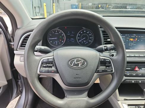 Used 2017 Hyundai Elantra SE FWD image 13