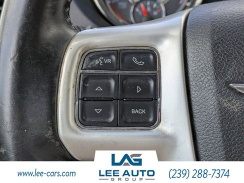 Used 2016 Chrysler Town & Country Touring image 21