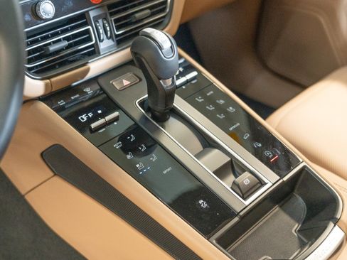 Certified 2026 Porsche Macan AWD/4WD image 22
