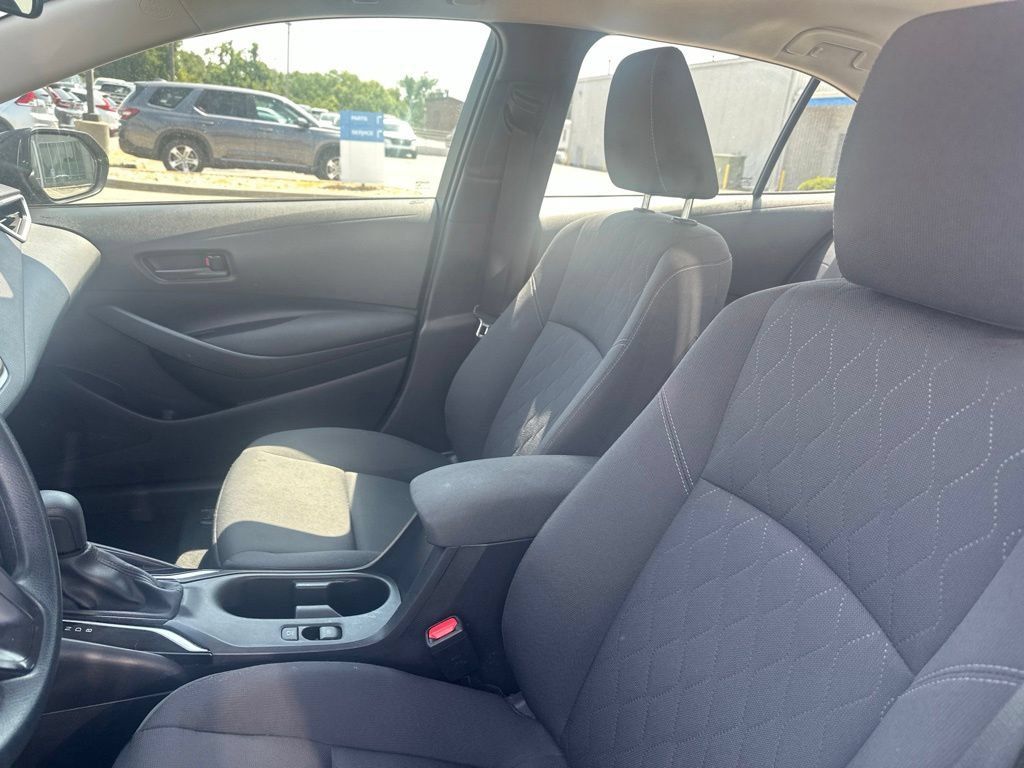 Used 2025 Toyota Corolla LE FWD image 32