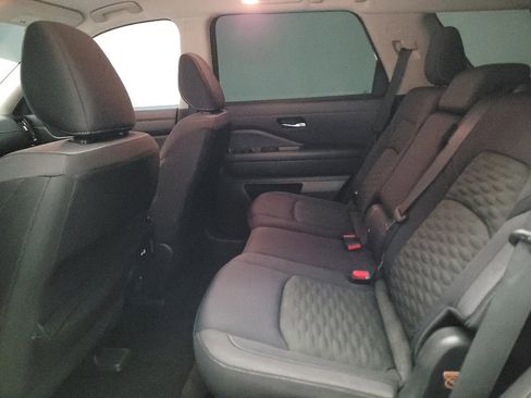 Used 2022 Nissan Pathfinder S FWD image 18