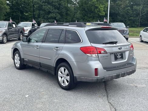 Used 2011 Subaru Outback 2.5i Limited AWD/4WD image 6