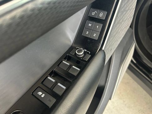 Used 2019 Land Rover Range Rover Velar R-Dynamic SE AWD/4WD image 43