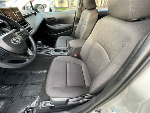 Used 2025 Toyota Corolla LE image 27