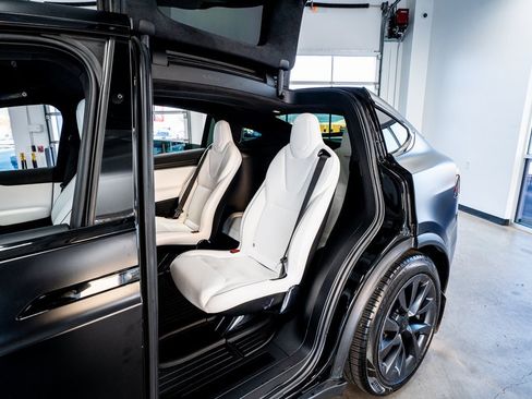 Used 2022 Tesla Model X Plaid image 48