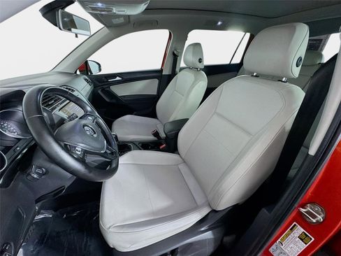 Used 2019 Volkswagen Tiguan SE w/ Panoramic Sunroof Package FWD image 12