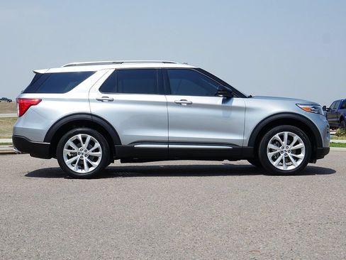 Used 2024 Ford Explorer Platinum w/ Technology Package AWD/4WD image 7