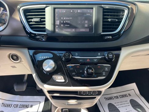 Used 2022 Chrysler Voyager LX image 23