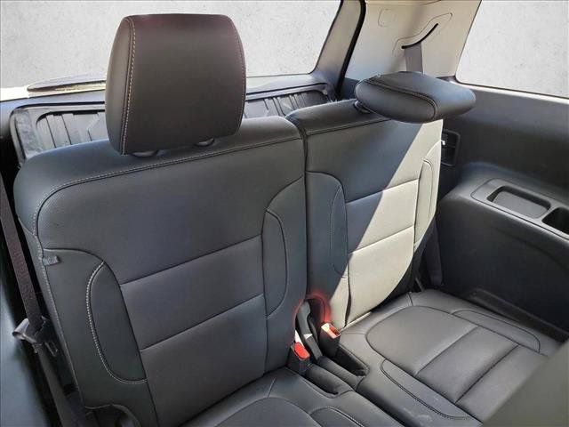 Used 2021 GMC Acadia SLT w/ Elevation Edition FWD image 16