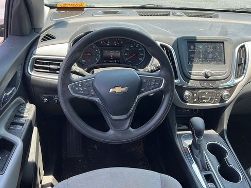 Used 2022 Chevrolet Equinox LS FWD image 17