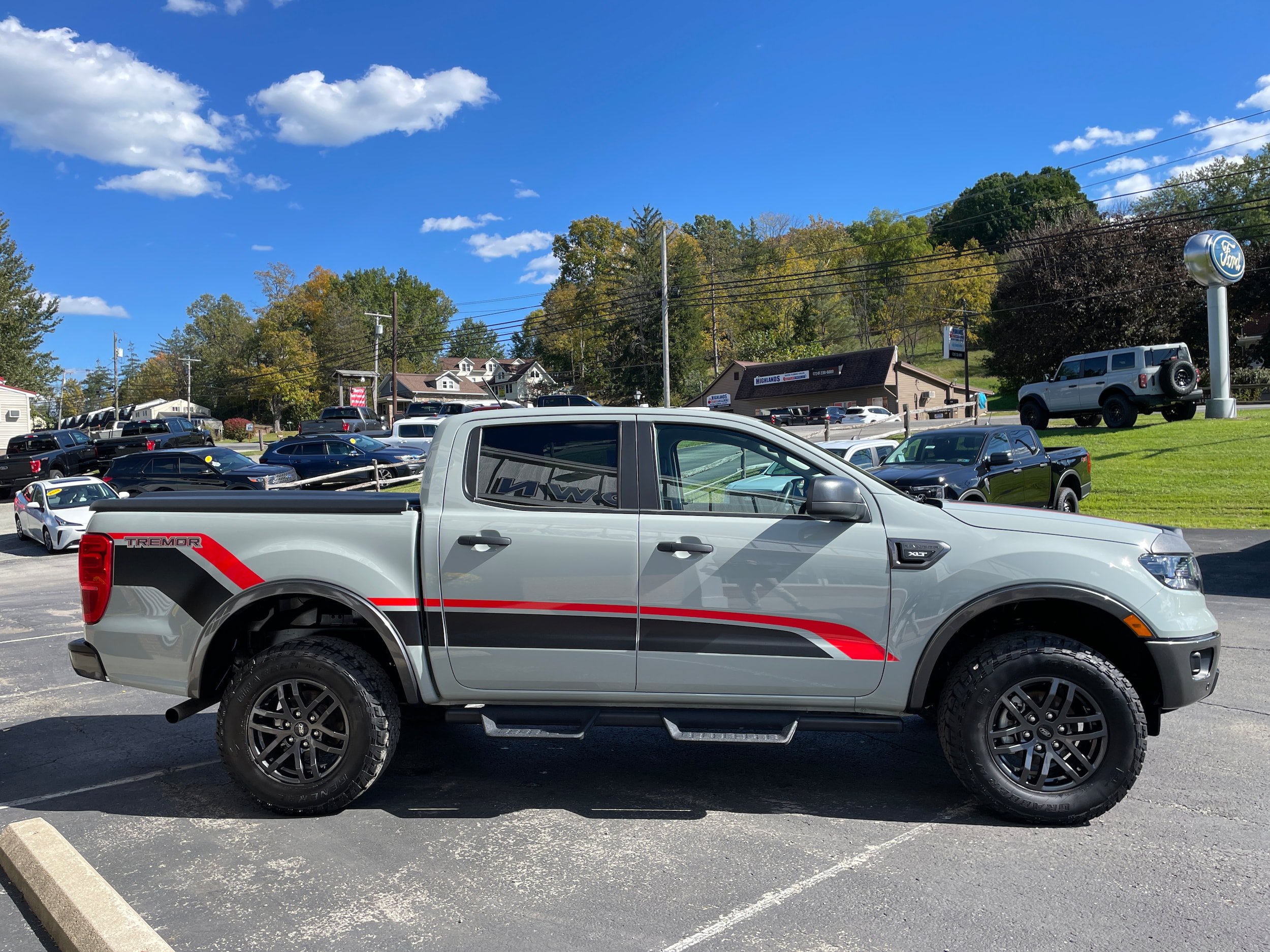 Certified 2022 Ford Ranger XLT w/ Tremor Off-Road Package AWD/4WD image 4