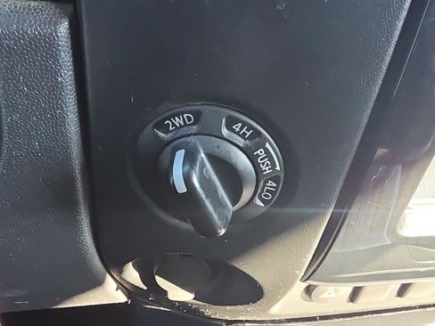 Used 2015 Nissan Titan SV w/ SV Value Truck Package image 25