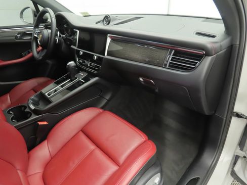 Used 2022 Porsche Macan GTS image 18