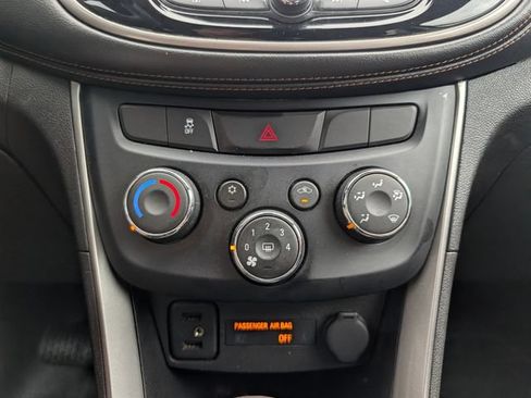 Used 2019 Chevrolet Trax LT FWD image 23