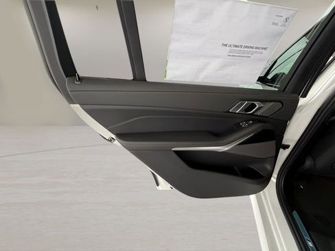 Used 2026 BMW X7 xDrive40i AWD/4WD image 31