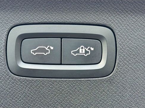 Used 2018 Volvo XC90 T6 Momentum w/ Convenience Package image 13