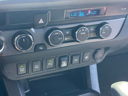 Used 2022 Toyota Tacoma TRD Off-Road w/ Technology Package image 10