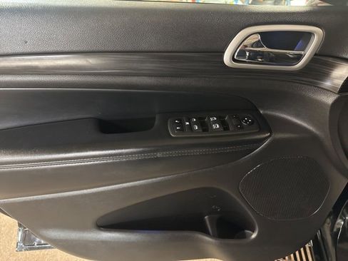 Used 2022 Jeep Grand Cherokee Laredo X image 10