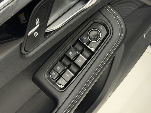Certified 2024 Porsche Macan S AWD/4WD image 28