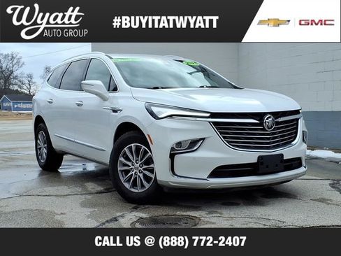 Used 2023 Buick Enclave Essence image 1
