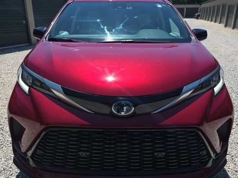 Certified 2023 Toyota Sienna XSE AWD/4WD image 9