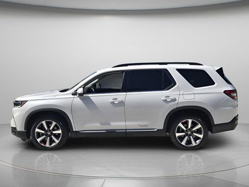 Certified 2023 Honda Pilot Touring image 4