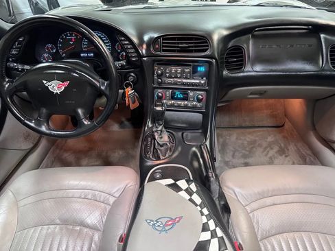 Used 2000 Chevrolet Corvette Coupe w/ Roof Pkg RWD image 13